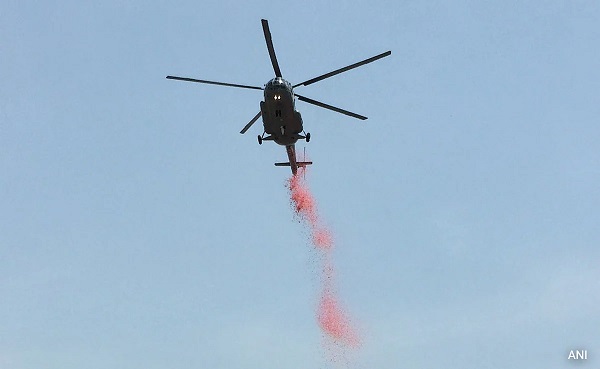 Army Helicopters Shower Flowers Over Ayodhya as Ram Temple Aarti Commences