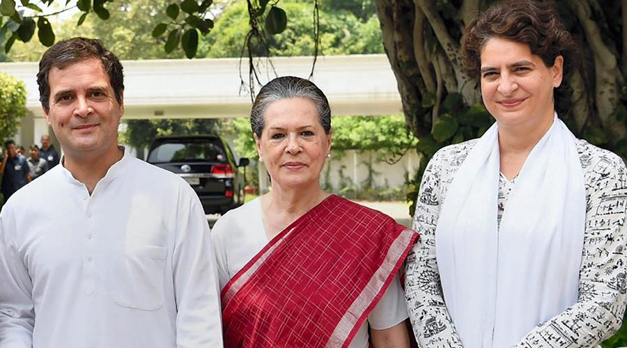 Will Congress and Entire Political System Ever be ‘Free’ of Gandhi Family ?