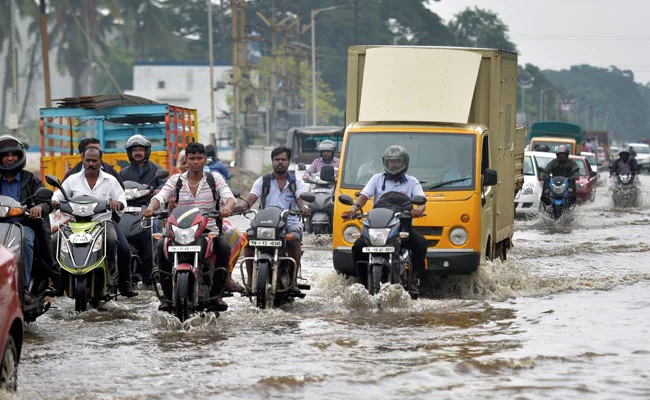 Heavy Rain in Chennai Leads to Traffic Jams, More Showers Expected