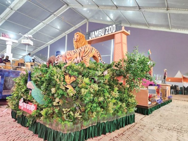 J&K’s Tableau at Bharat Parv 2024 Showcases Handicraft Industry and Saffron Cultivation