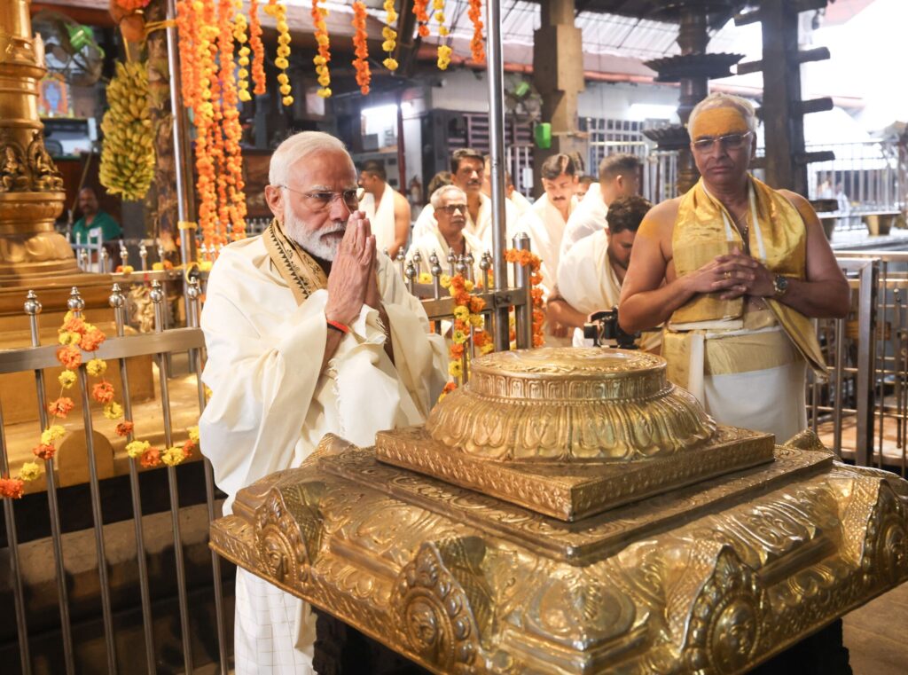 PM Modi Offers Prayers at Guruvayur Temple in Kerala