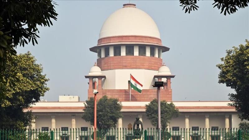 Following a dispute amongst judges, the SC suspends all proceedings before two benches of the Calcutta High Court