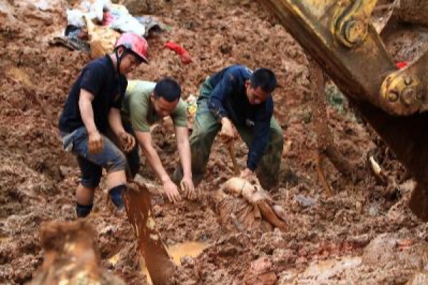 Philippines landslides, flooding killed 15 says officials