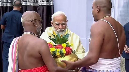 Prime Minister Modi Prays at Sri Rangam Temple in Tamil Nadu