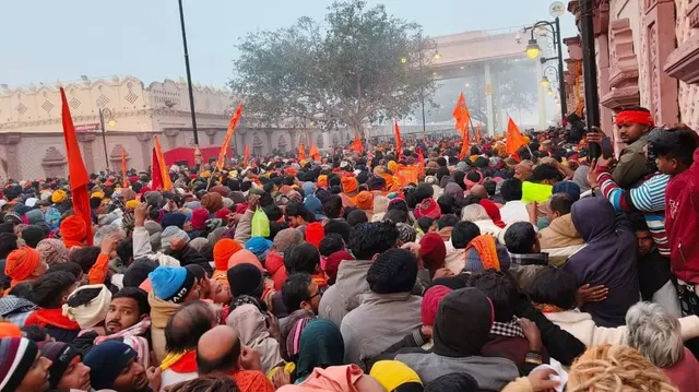 500,000 Devotees Visit Ram Temple on First Day, Security Personnel Face Challenges in Crowd Control