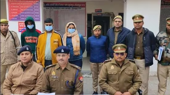 Two Women and a Minor Among Five Arrested for Honey-Trapping in Noida