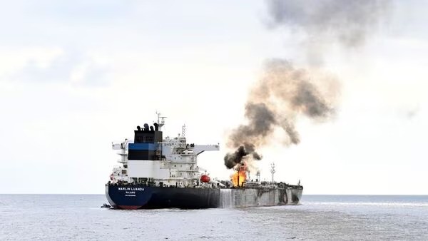 US launch an anti-ship missile attributed to Houthi after a British oil tanker is attacked