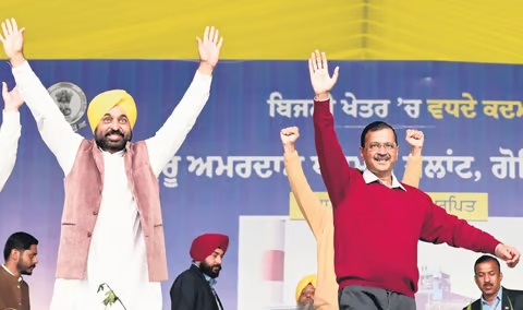AAP’s Kejriwal Signals Intent to Contest All Delhi Seats, Strains Opposition Unity