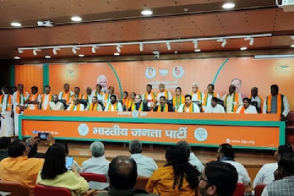 BJP Strengthens Presence in Tamil Nadu as 15 Former MLAs, an Ex MP Join Party