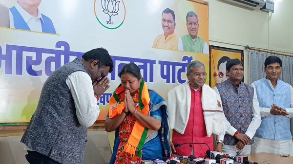 Congress Suffers Blow as Lone MP Geeta Koda Joins BJP in Jharkhand