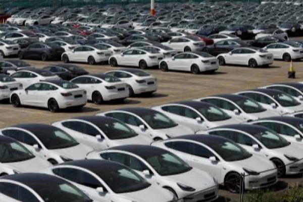 Global automakers cuts EV, turn to hybrids