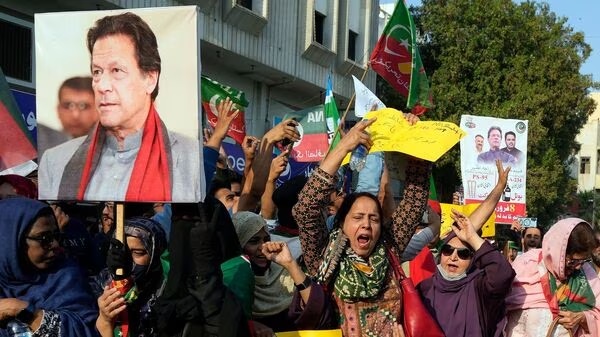 Imran Khan Pakistan Tehreek-e-Insaf holds nationwide protest over election results delay