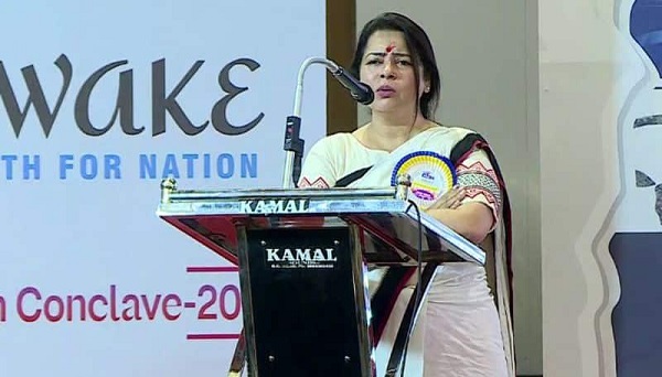Meenakshi Lekhi agitates during an event in Kerala as the crowd declines to chant “Bharat Mata Ki Jai”