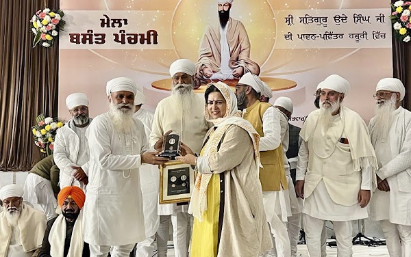 Minister Meenakshi Lekhi Unveils Commemorative Coins for Sri Satguru Ram Singh’s Bicentennial