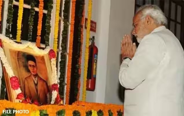 PM Modi Pays Homage to Veer Savarkar on His Punya Tithi