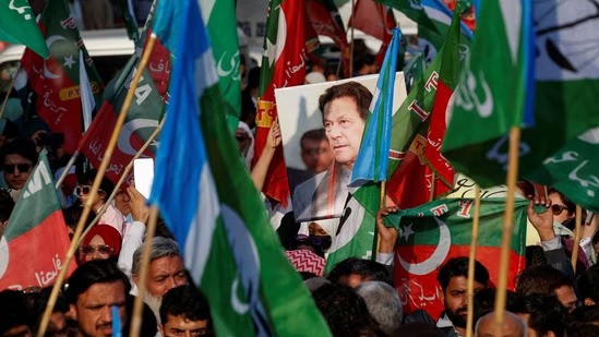Pak Army chief supports ‘unified govt’ as PTI candidates won majority of seats