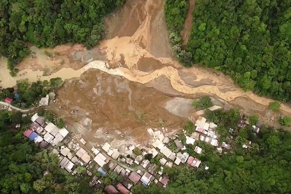 Philippines landslide killed 98
