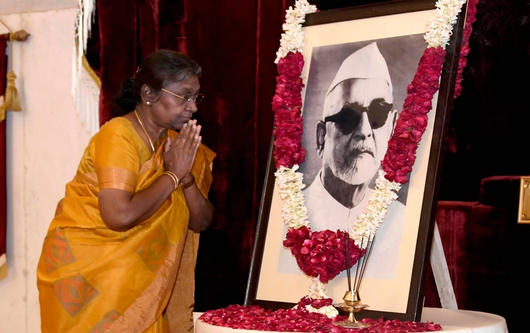 President Murmu Pays Tribute to Former President Dr. Zakir Hussain on Birth Anniversary