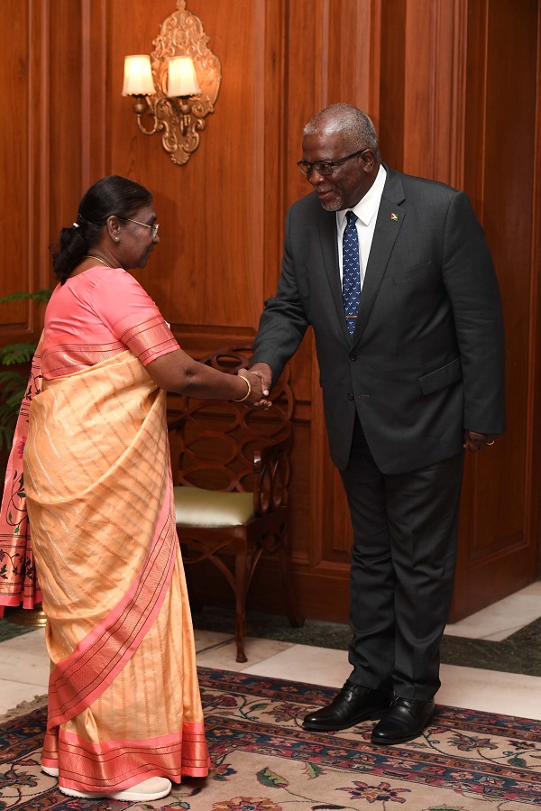 Prime Minister of Guyana Meets Indian President to Strengthen Bilateral Ties