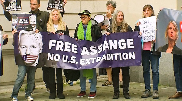 Top torture expert urges UK to halt extradition of Julian Assange to America