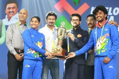 Anurag Thakur Presents Trophies to KIYG 2023 Champions in Chennai