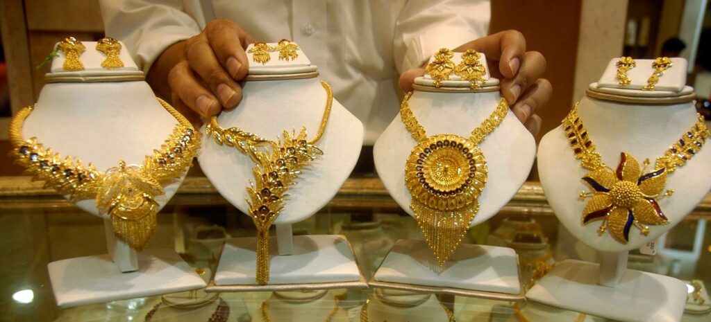 Gold Prices Dip Sharply; Global Trends, Dollar Weakness Influence Market Sentiment