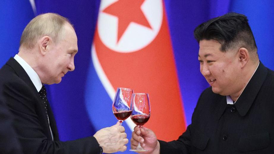 Kim congratulates Putin on Russia Day