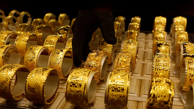 Gold Prices Dip as Traders Eye Key US Economic Data