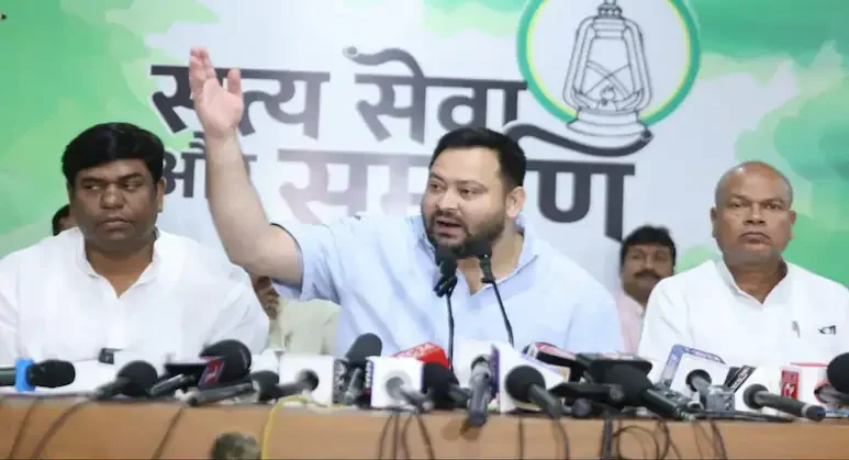 “Boycott is an Option”: Tejashwi on Bihar Polls Amid EC Row