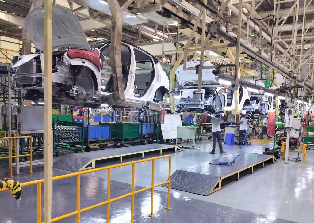 Israel reports sharp drop in car imports in June 2025