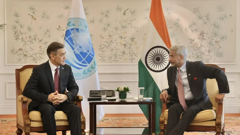 Jaishankar urges China to resolve border issues, calls for de-escalation, trust-building
