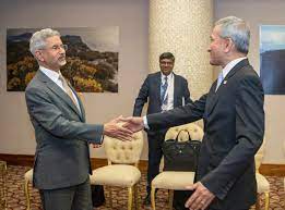 Jaishankar meets Vivian Bala, says “Singapore is at heart of India Act East Policy”
