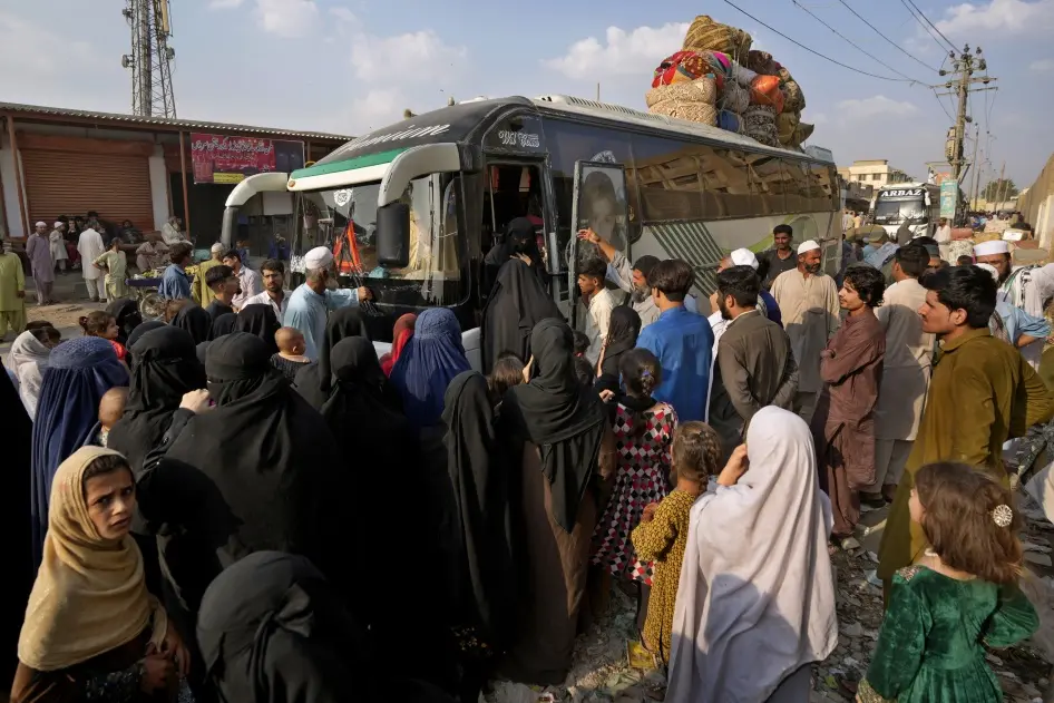 UNHCR calls Pakistan to stop forced returns of Afghan refugees