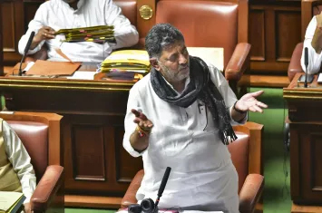 Shivakumar Sings RSS Anthem in Assembly, Later Apologises !
