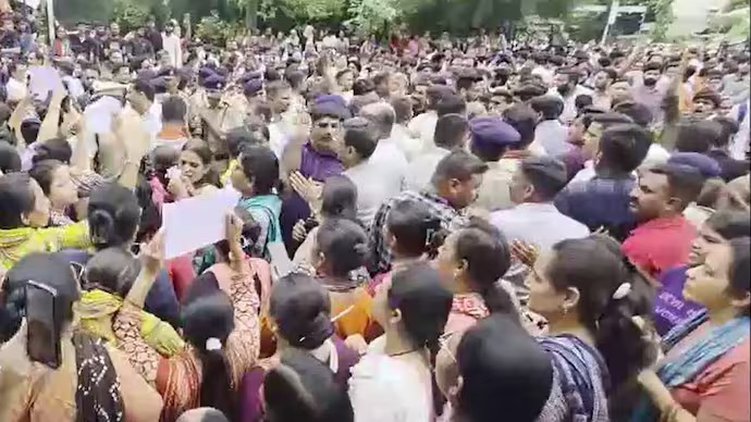 Ahmedabad School Violence: Class 10 Student Stabbed to Death