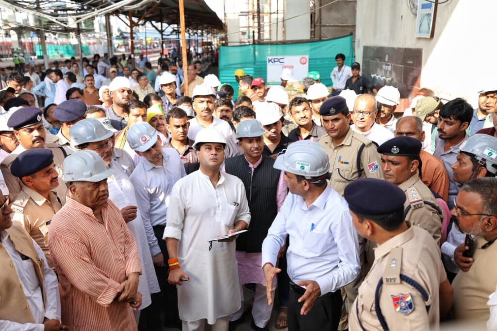 Scindia Reviews Gwalior Railway Station Redevelopment, Sets Deadline