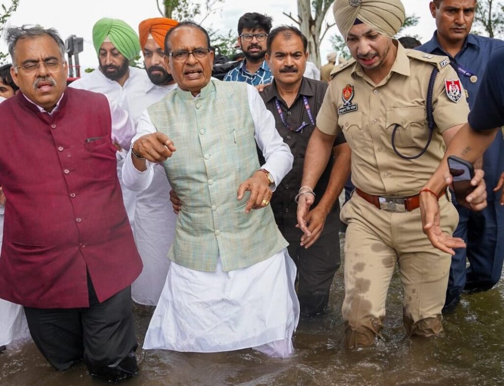 Chouhan Visits Flood-Hit Punjab, Assures Full Relief to Farmers