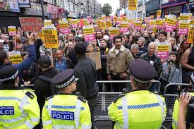 UK Home Sec calls to prosecute protesters assaulted police at rally in London