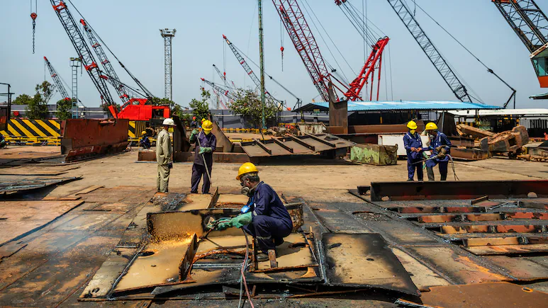 India to Offer ₹40 B Incentives to Revive Shipbreaking Industry
