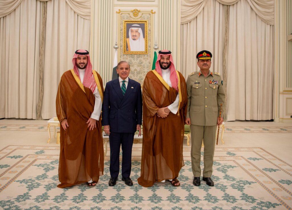 Pak Defence Min Khawaja Asif gives contradictory remarks on Pak nukes for Saudi Arabia