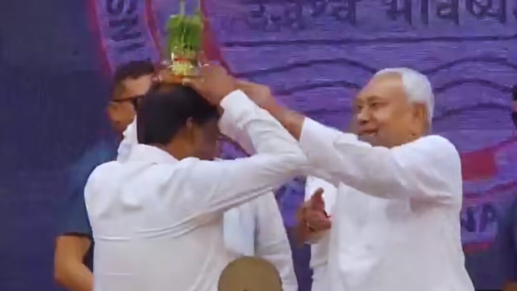 Nitish Kumar’s Gesture at PM’s Event Fuels Fresh Speculation