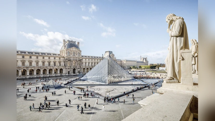 Louvre reopens 3 days after jewelry heist