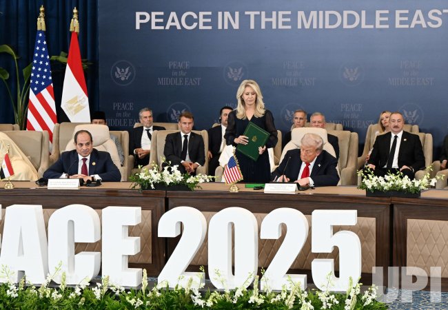 Gaza ceasefire deal docs signed at summit in Sharm el-Sheikh