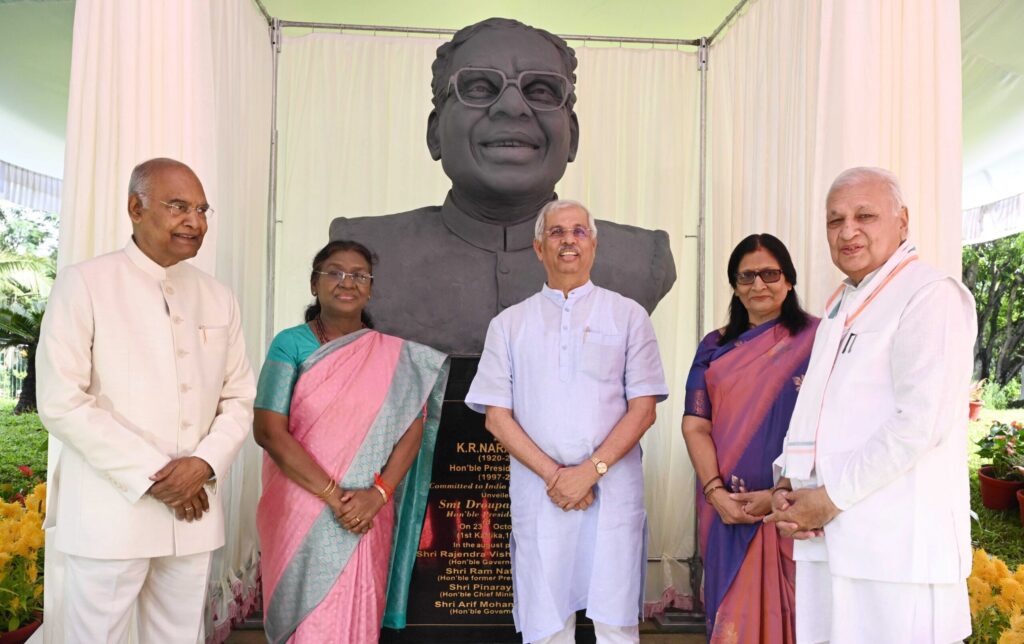 President Murmu Unveils Bust of Former President K R Narayanan