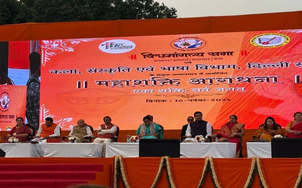 Mahashakti Aradhana Lights Up Yamuna’s Vasudev Ghat