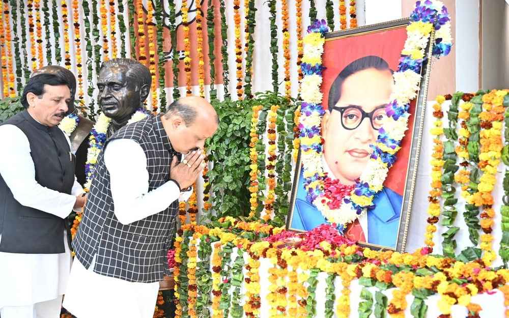BJP Leaders Pay Tribute to Dr B.R. Ambedkar on Mahaparinirvan Diwas