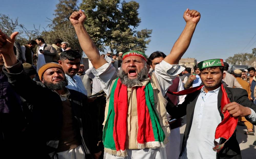 Imran Khan calls for all out protests over 17yrs sentence in Toshakhana-II case