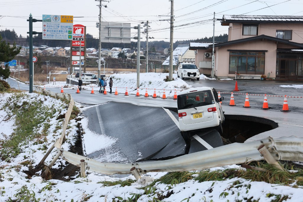 Japan govt. reports 30 injuries, a fire incident post quake