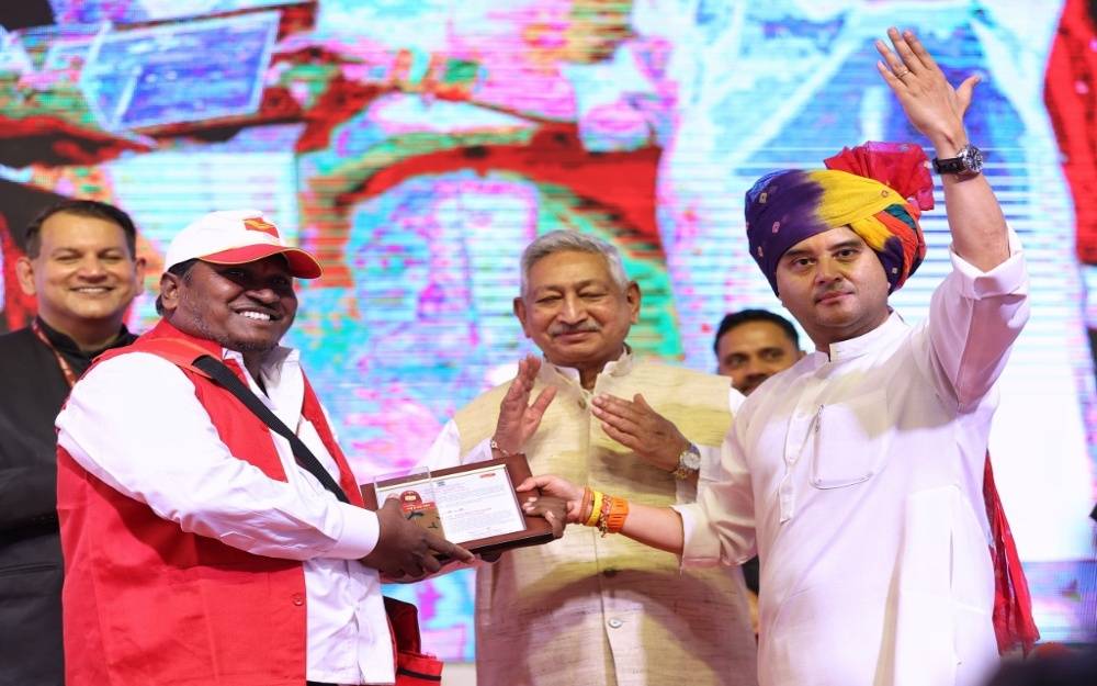 Scindia Inspires Gramin Dak Sevaks at Kolhapur Sammelan