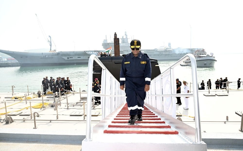 President Murmu Takes Sortie in INS Vaghsheer